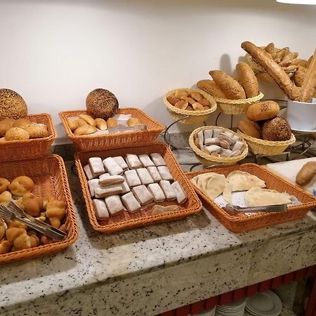 Hotel Apartments Villaggio Dei Fiori 4 Stars Luxury - Great Family Resort - Pet Friendly - With Hypermarket - Delivery Restaurant-Pizzeria - Room Breakfast With Supplement - Ultra Fast Wi-Fi - Play Area For Children - Olympic Swimming Pool - Parking Каорле Екстер'єр фото