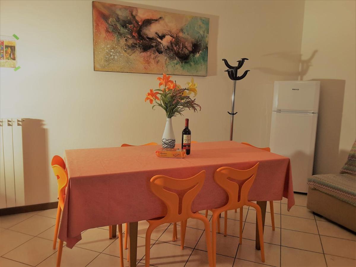 Hotel Apartments Villaggio Dei Fiori 4 Stars Luxury - Great Family Resort - Pet Friendly - With Hypermarket - Delivery Restaurant-Pizzeria - Room Breakfast With Supplement - Ultra Fast Wi-Fi - Play Area For Children - Olympic Swimming Pool - Parking Каорле Екстер'єр фото
