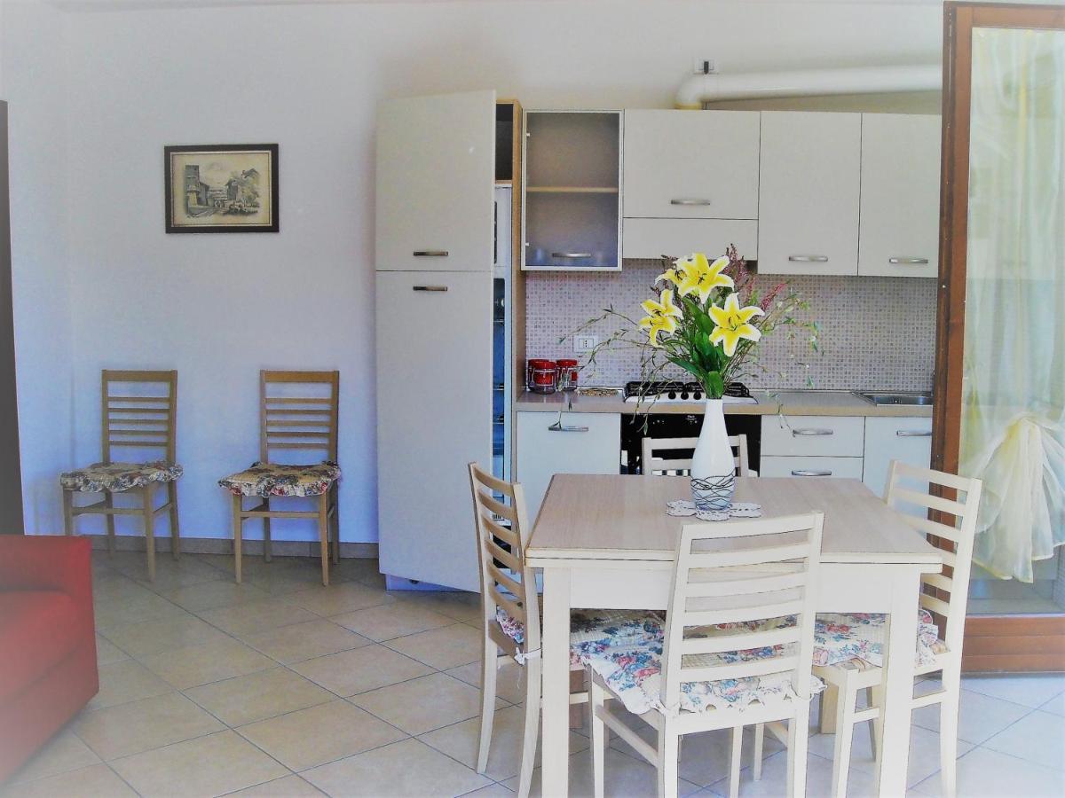 Hotel Apartments Villaggio Dei Fiori 4 Stars Luxury - Great Family Resort - Pet Friendly - With Hypermarket - Delivery Restaurant-Pizzeria - Room Breakfast With Supplement - Ultra Fast Wi-Fi - Play Area For Children - Olympic Swimming Pool - Parking Каорле Екстер'єр фото