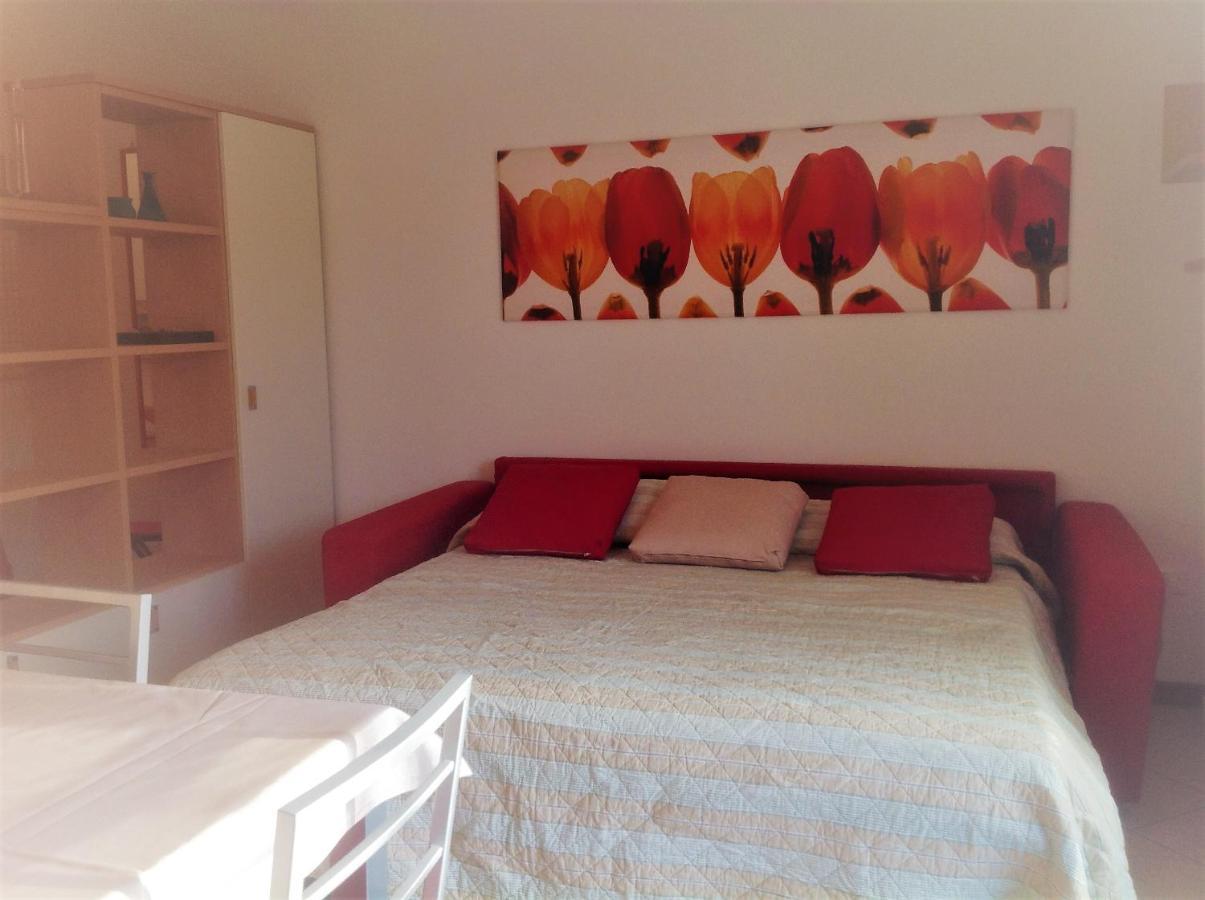 Hotel Apartments Villaggio Dei Fiori 4 Stars Luxury - Great Family Resort - Pet Friendly - With Hypermarket - Delivery Restaurant-Pizzeria - Room Breakfast With Supplement - Ultra Fast Wi-Fi - Play Area For Children - Olympic Swimming Pool - Parking Каорле Екстер'єр фото