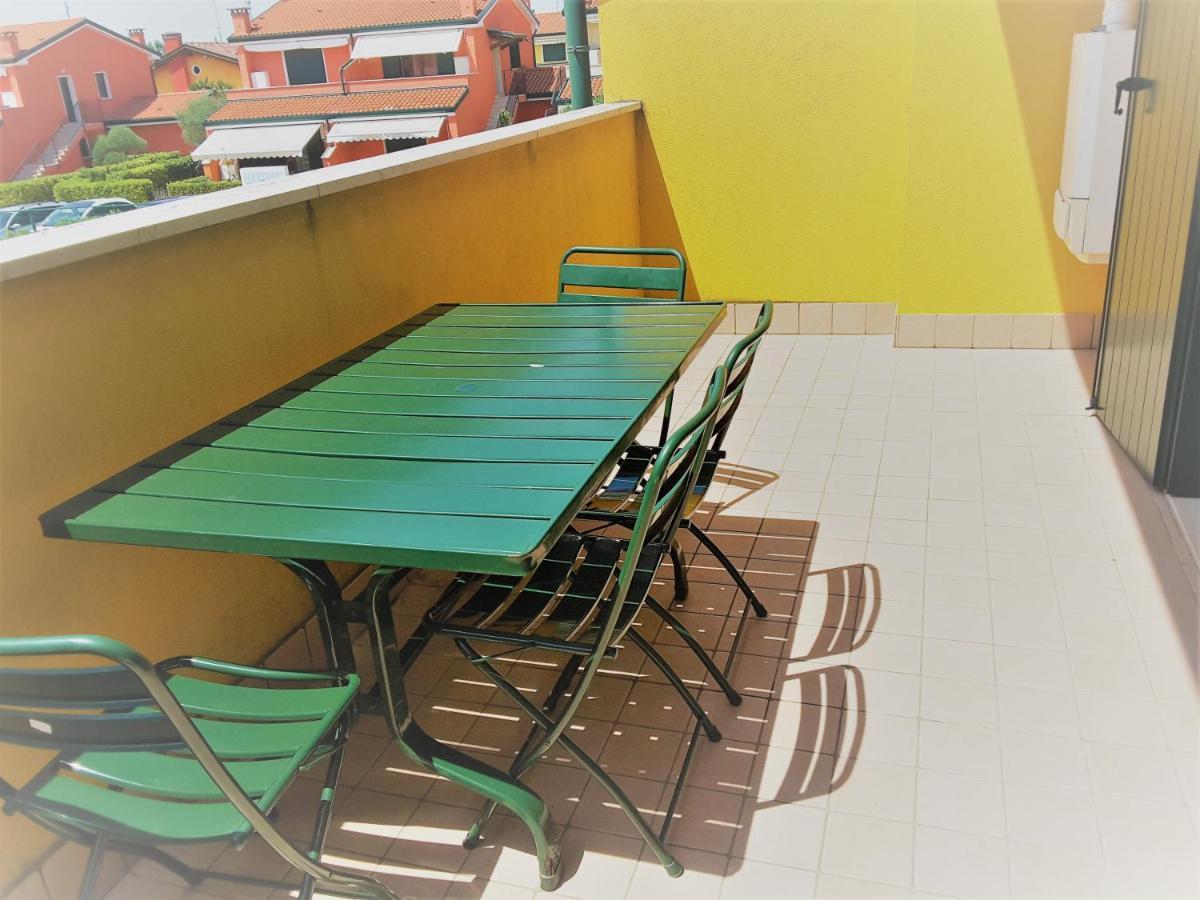 Hotel Apartments Villaggio Dei Fiori 4 Stars Luxury - Great Family Resort - Pet Friendly - With Hypermarket - Delivery Restaurant-Pizzeria - Room Breakfast With Supplement - Ultra Fast Wi-Fi - Play Area For Children - Olympic Swimming Pool - Parking Каорле Екстер'єр фото