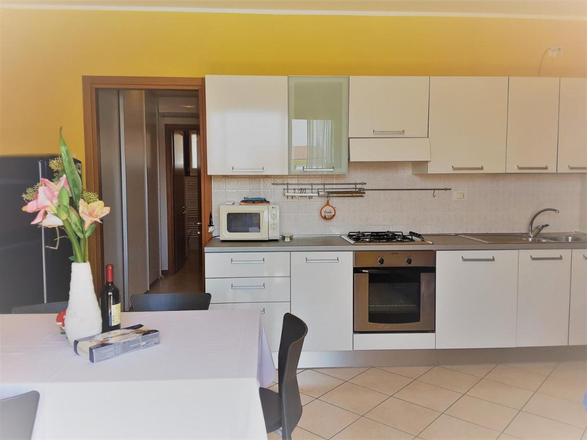 Hotel Apartments Villaggio Dei Fiori 4 Stars Luxury - Great Family Resort - Pet Friendly - With Hypermarket - Delivery Restaurant-Pizzeria - Room Breakfast With Supplement - Ultra Fast Wi-Fi - Play Area For Children - Olympic Swimming Pool - Parking Каорле Екстер'єр фото