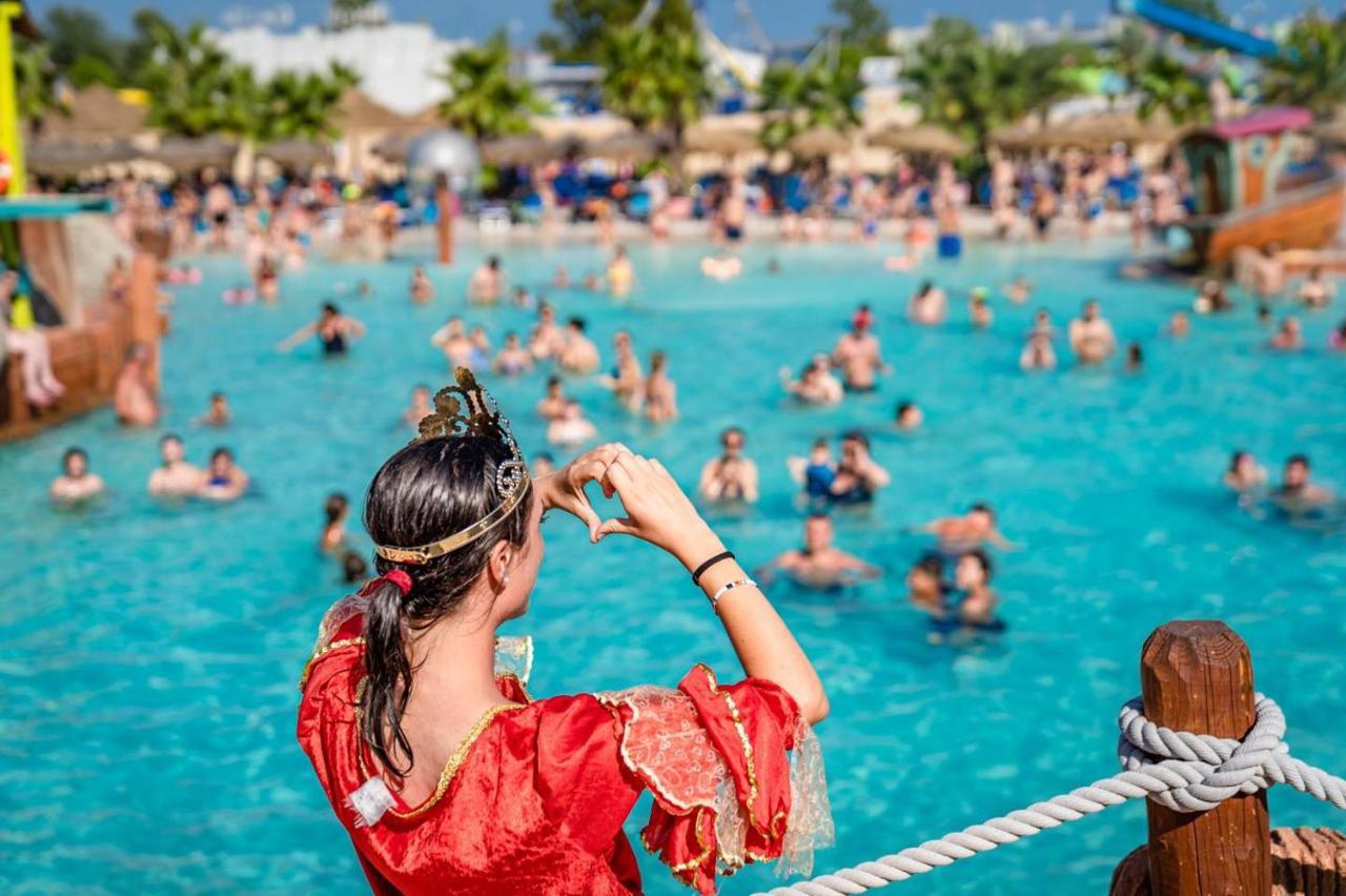 Hotel Apartments Villaggio Dei Fiori 4 Stars Luxury - Great Family Resort - Pet Friendly - With Hypermarket - Delivery Restaurant-Pizzeria - Room Breakfast With Supplement - Ultra Fast Wi-Fi - Play Area For Children - Olympic Swimming Pool - Parking Каорле Екстер'єр фото