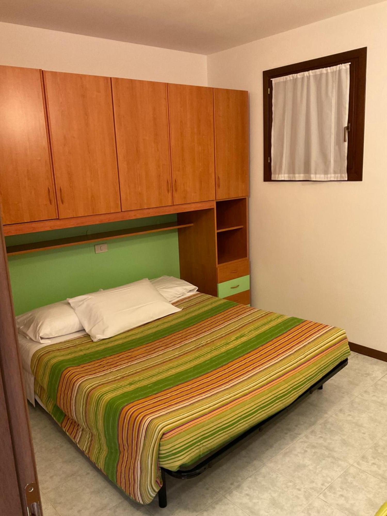 Hotel Apartments Villaggio Dei Fiori 4 Stars Luxury - Great Family Resort - Pet Friendly - With Hypermarket - Delivery Restaurant-Pizzeria - Room Breakfast With Supplement - Ultra Fast Wi-Fi - Play Area For Children - Olympic Swimming Pool - Parking Каорле Екстер'єр фото