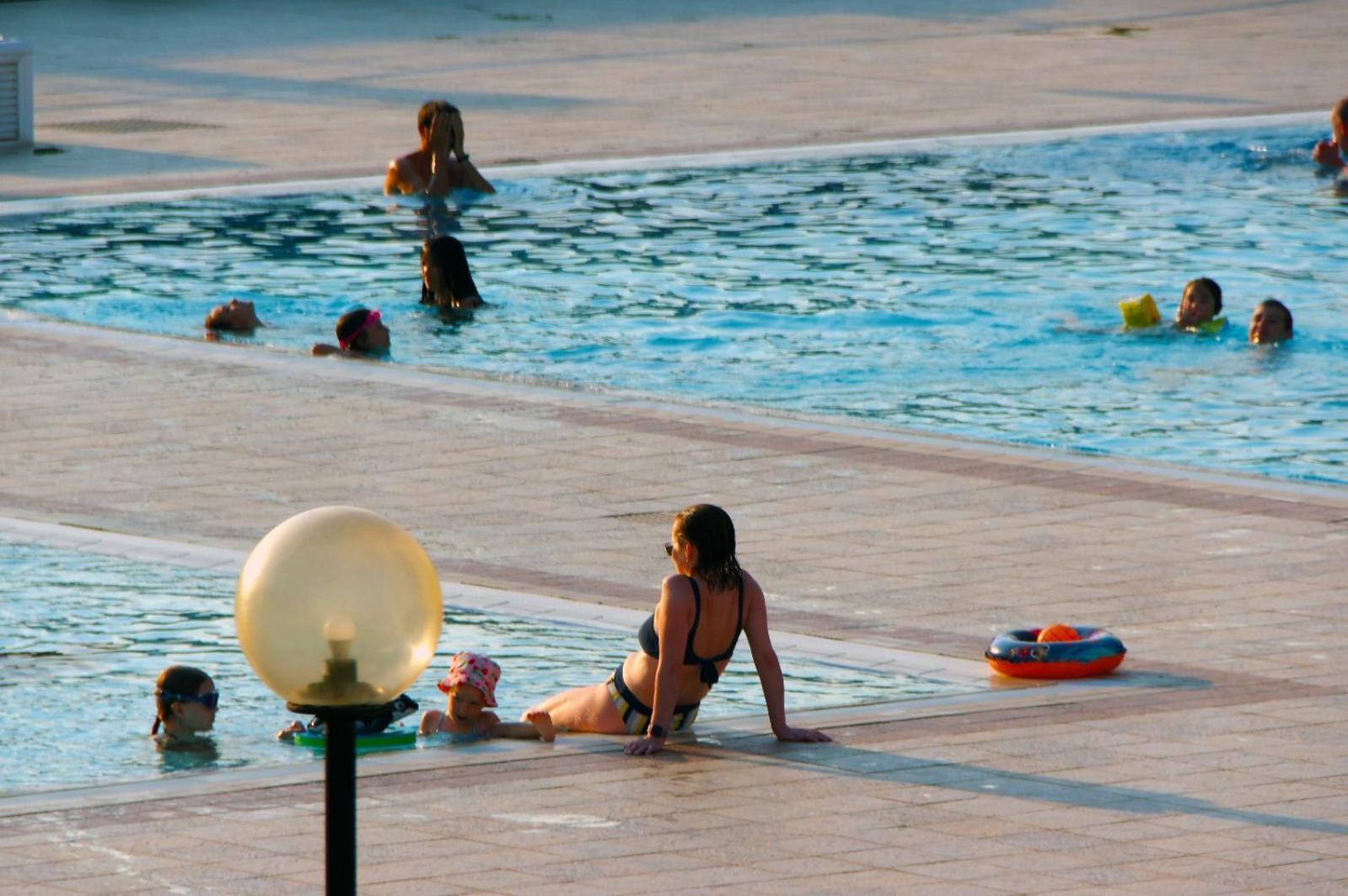 Hotel Apartments Villaggio Dei Fiori 4 Stars Luxury - Great Family Resort - Pet Friendly - With Hypermarket - Delivery Restaurant-Pizzeria - Room Breakfast With Supplement - Ultra Fast Wi-Fi - Play Area For Children - Olympic Swimming Pool - Parking Каорле Екстер'єр фото