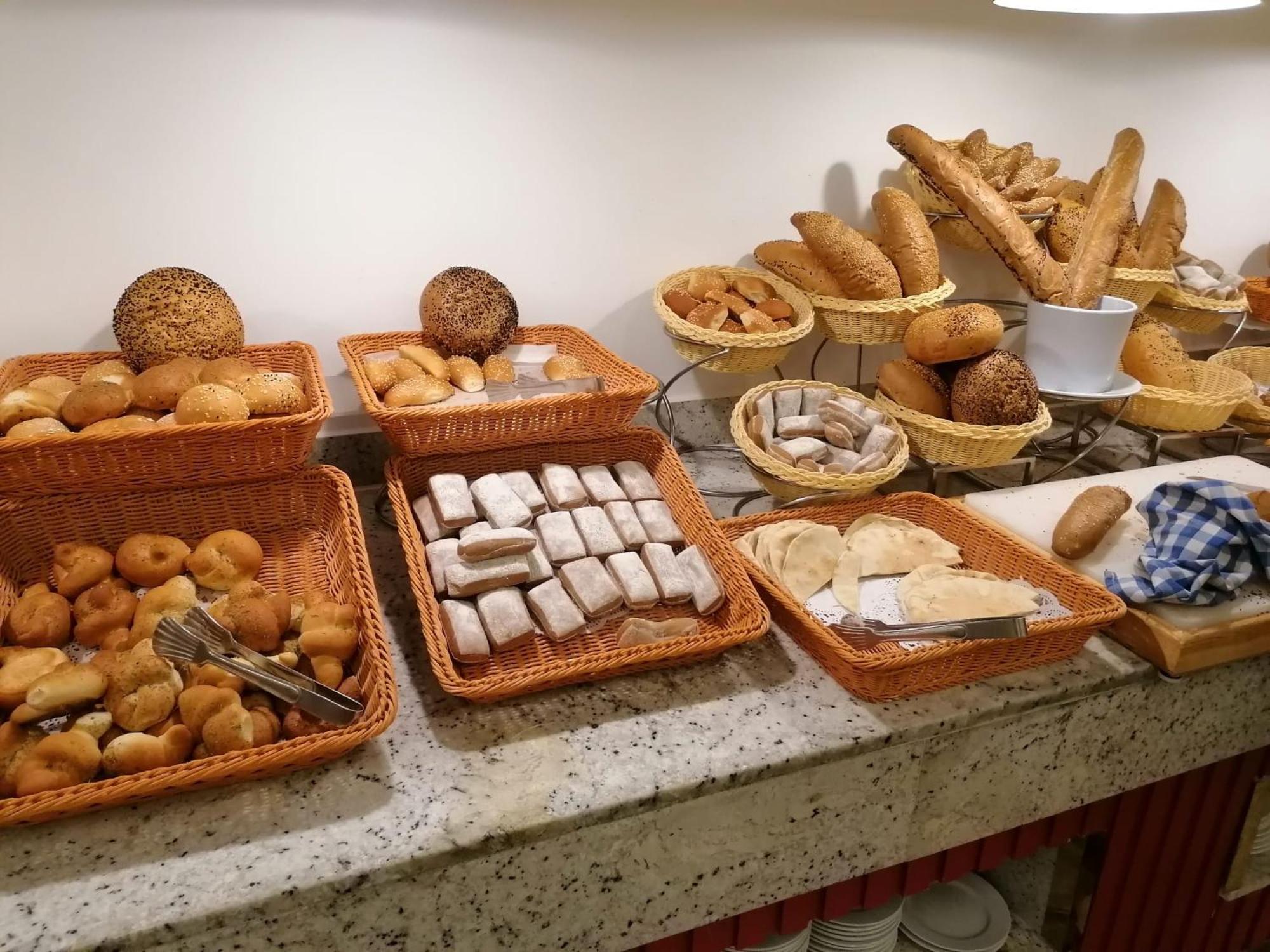 Hotel Apartments Villaggio Dei Fiori 4 Stars Luxury - Great Family Resort - Pet Friendly - With Hypermarket - Delivery Restaurant-Pizzeria - Room Breakfast With Supplement - Ultra Fast Wi-Fi - Play Area For Children - Olympic Swimming Pool - Parking Каорле Екстер'єр фото
