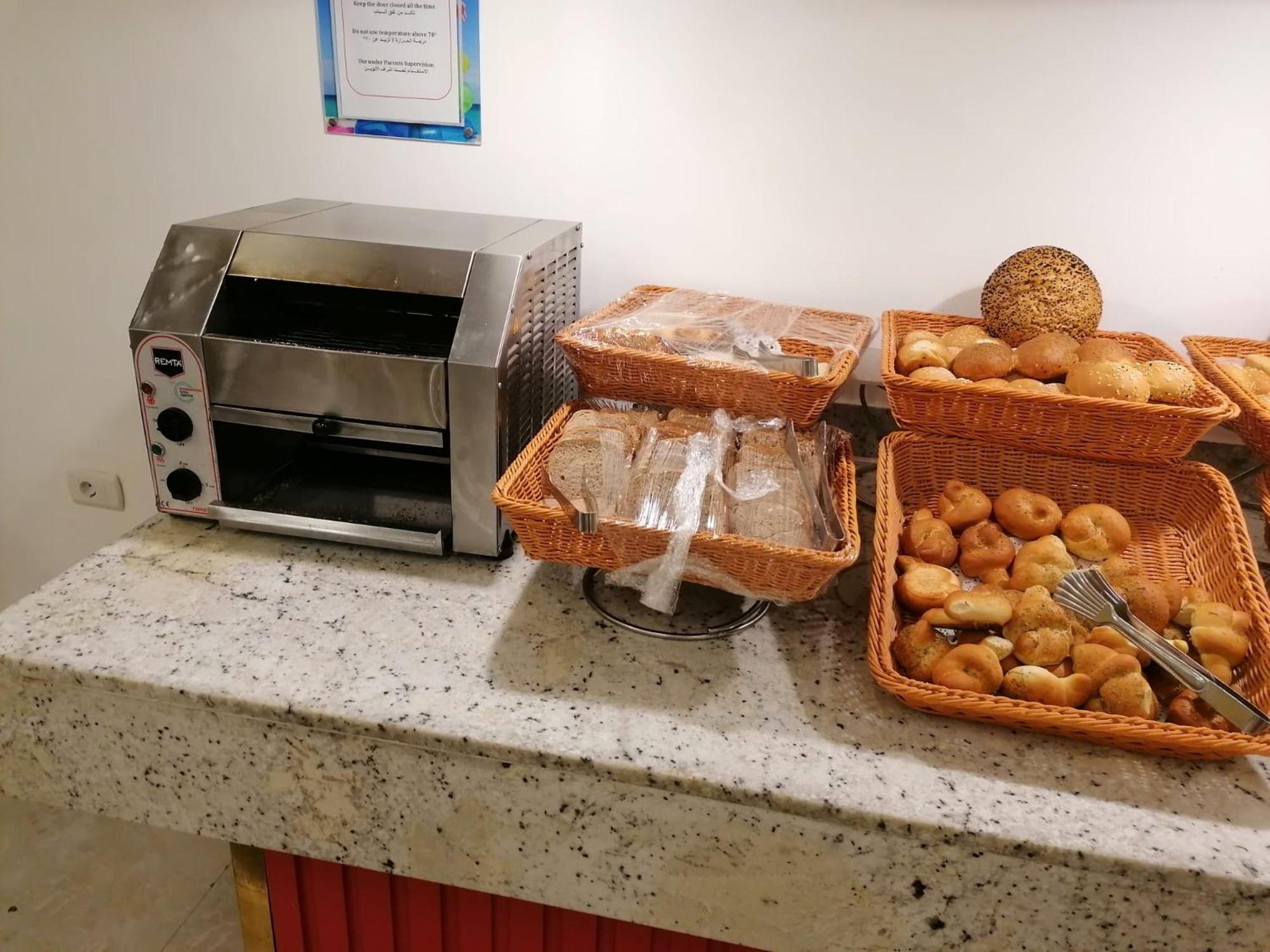 Hotel Apartments Villaggio Dei Fiori 4 Stars Luxury - Great Family Resort - Pet Friendly - With Hypermarket - Delivery Restaurant-Pizzeria - Room Breakfast With Supplement - Ultra Fast Wi-Fi - Play Area For Children - Olympic Swimming Pool - Parking Каорле Екстер'єр фото