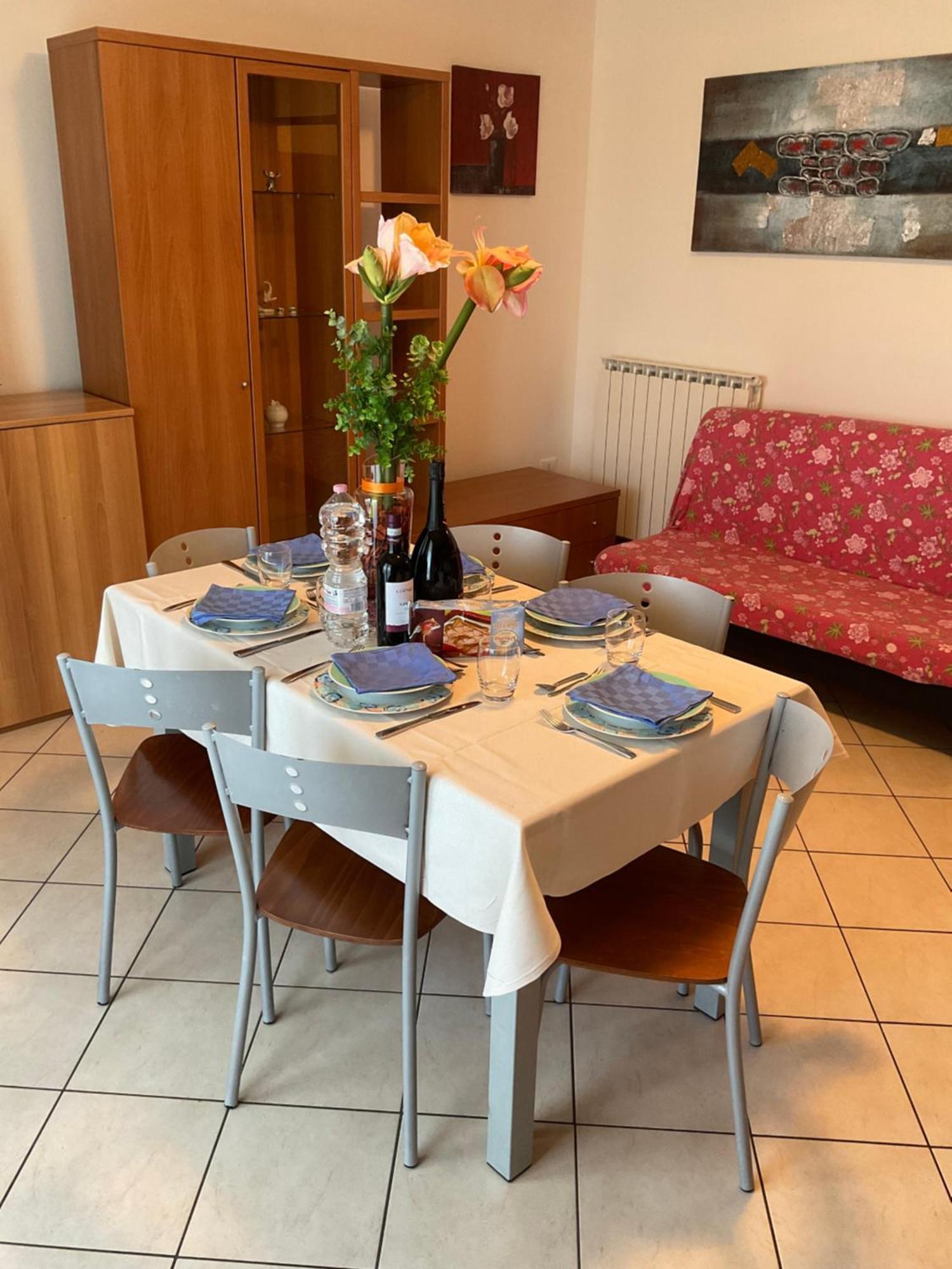 Hotel Apartments Villaggio Dei Fiori 4 Stars Luxury - Great Family Resort - Pet Friendly - With Hypermarket - Delivery Restaurant-Pizzeria - Room Breakfast With Supplement - Ultra Fast Wi-Fi - Play Area For Children - Olympic Swimming Pool - Parking Каорле Екстер'єр фото