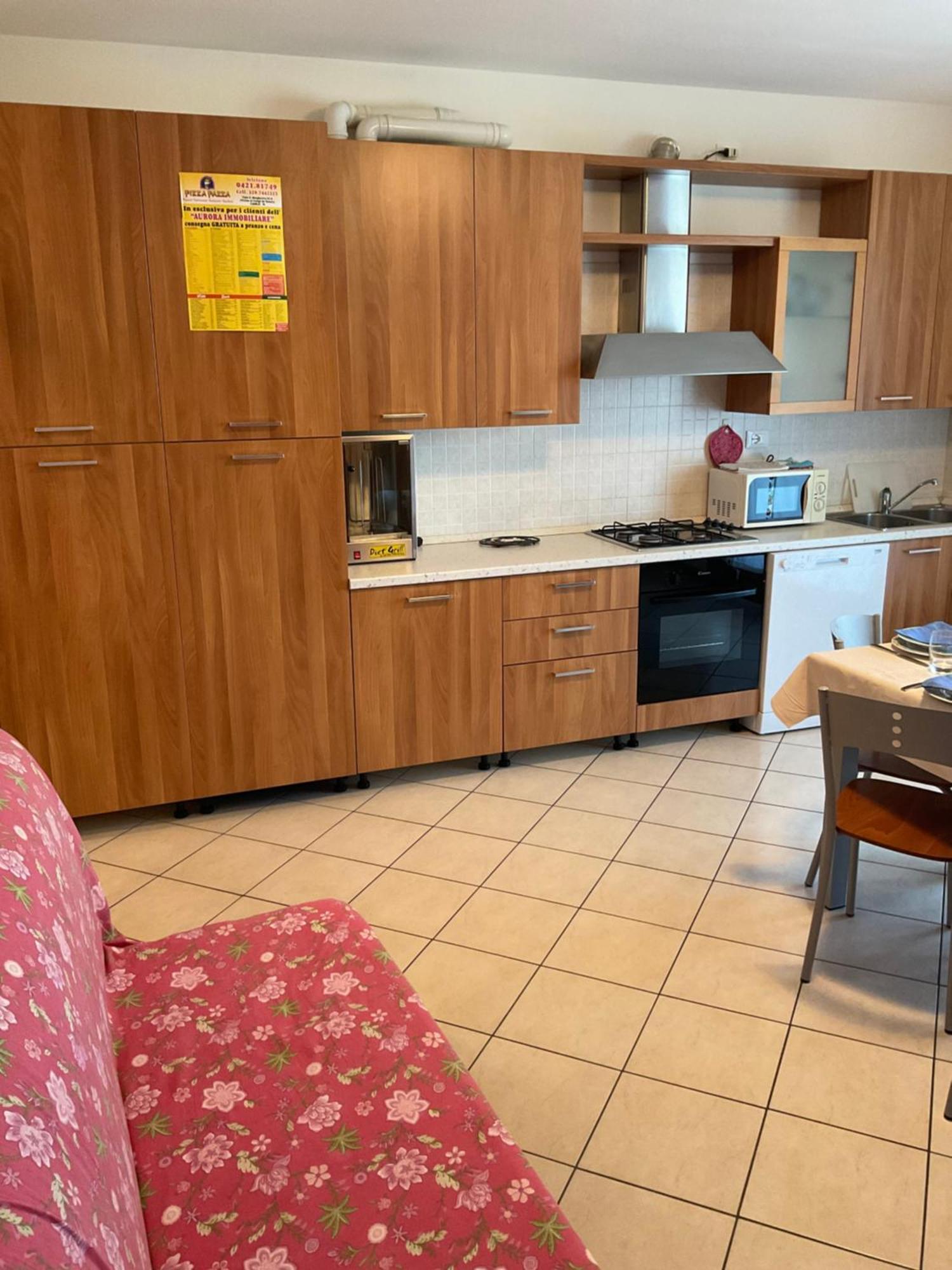 Hotel Apartments Villaggio Dei Fiori 4 Stars Luxury - Great Family Resort - Pet Friendly - With Hypermarket - Delivery Restaurant-Pizzeria - Room Breakfast With Supplement - Ultra Fast Wi-Fi - Play Area For Children - Olympic Swimming Pool - Parking Каорле Екстер'єр фото