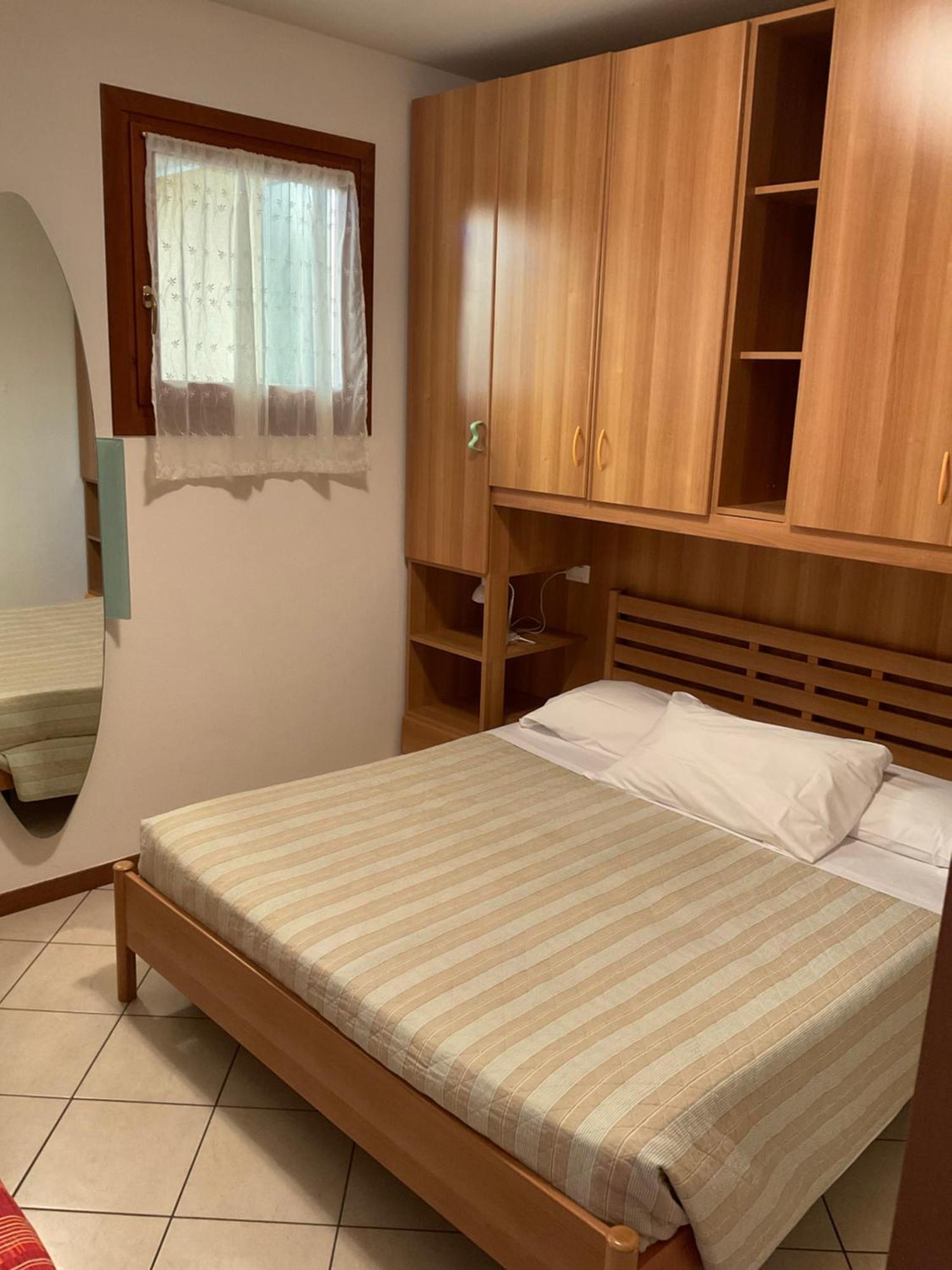 Hotel Apartments Villaggio Dei Fiori 4 Stars Luxury - Great Family Resort - Pet Friendly - With Hypermarket - Delivery Restaurant-Pizzeria - Room Breakfast With Supplement - Ultra Fast Wi-Fi - Play Area For Children - Olympic Swimming Pool - Parking Каорле Екстер'єр фото