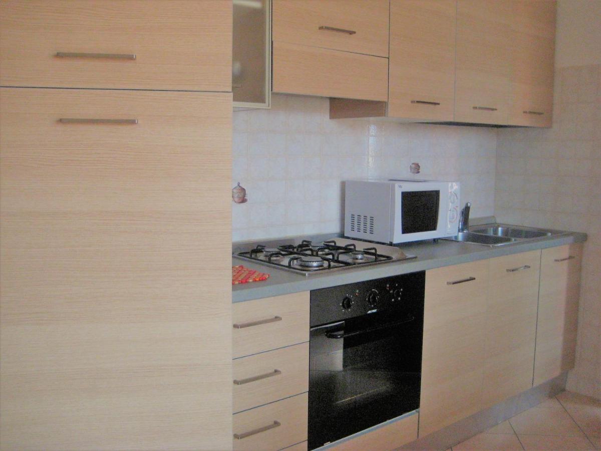 Hotel Apartments Villaggio Dei Fiori 4 Stars Luxury - Great Family Resort - Pet Friendly - With Hypermarket - Delivery Restaurant-Pizzeria - Room Breakfast With Supplement - Ultra Fast Wi-Fi - Play Area For Children - Olympic Swimming Pool - Parking Каорле Екстер'єр фото