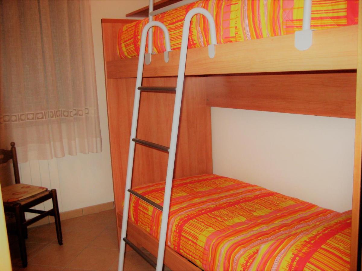 Hotel Apartments Villaggio Dei Fiori 4 Stars Luxury - Great Family Resort - Pet Friendly - With Hypermarket - Delivery Restaurant-Pizzeria - Room Breakfast With Supplement - Ultra Fast Wi-Fi - Play Area For Children - Olympic Swimming Pool - Parking Каорле Екстер'єр фото